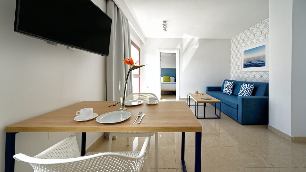 Broncemar Beach Suites Hotel 36/51