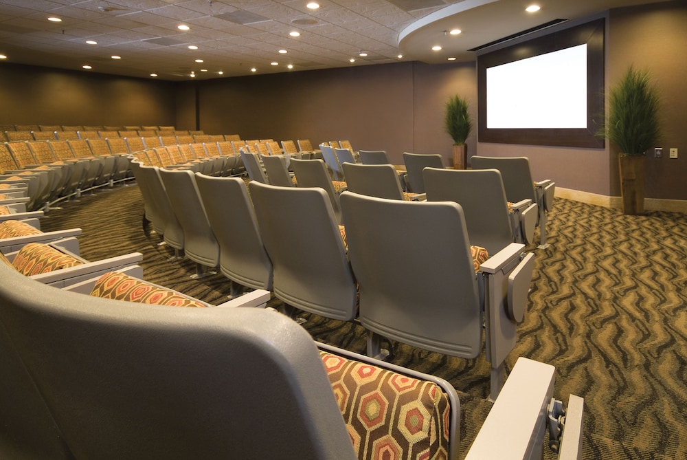 Crowne Plaza Indianapolis Airport 50/58