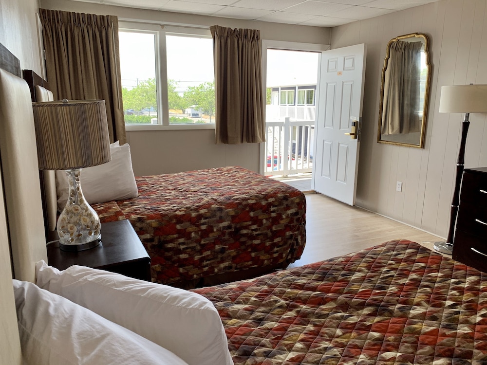 STANDARD, 2 DOUBLE BEDS