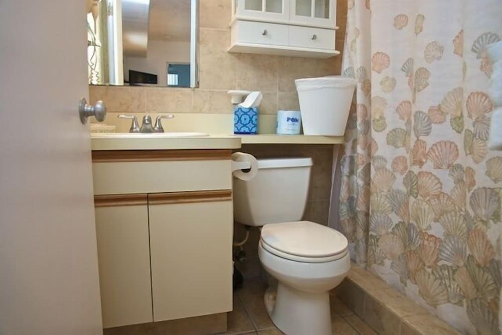 1 Bedroom, 1 Queen and 1 Single Bed, Pool View, Courtyard Area