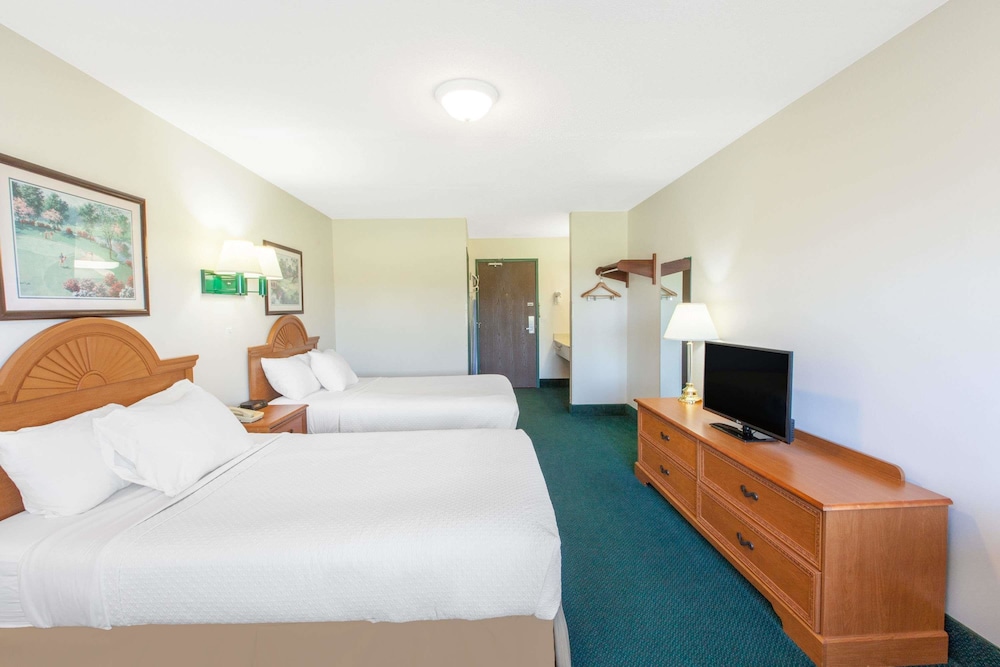 Standard, 2 Queen Beds