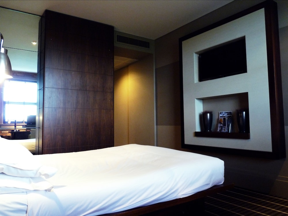 Mour Hotel 10/36