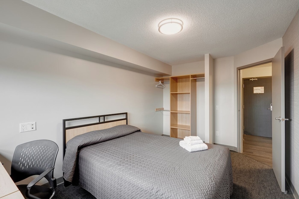 2 BEDROOMS, SUITE