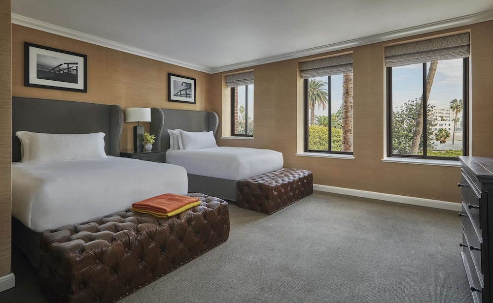 FAIRMONT, 2 DOUBLE BEDS