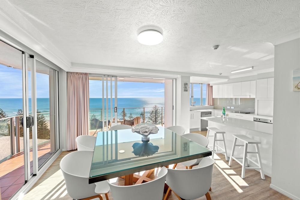 Pacific Regis Apartments 72/79