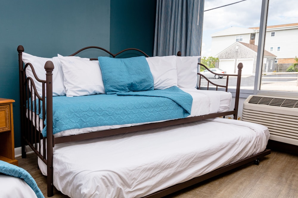 غرفة عائلية بسرير كوين مع سرير سحّاب إضافي مع أريكة