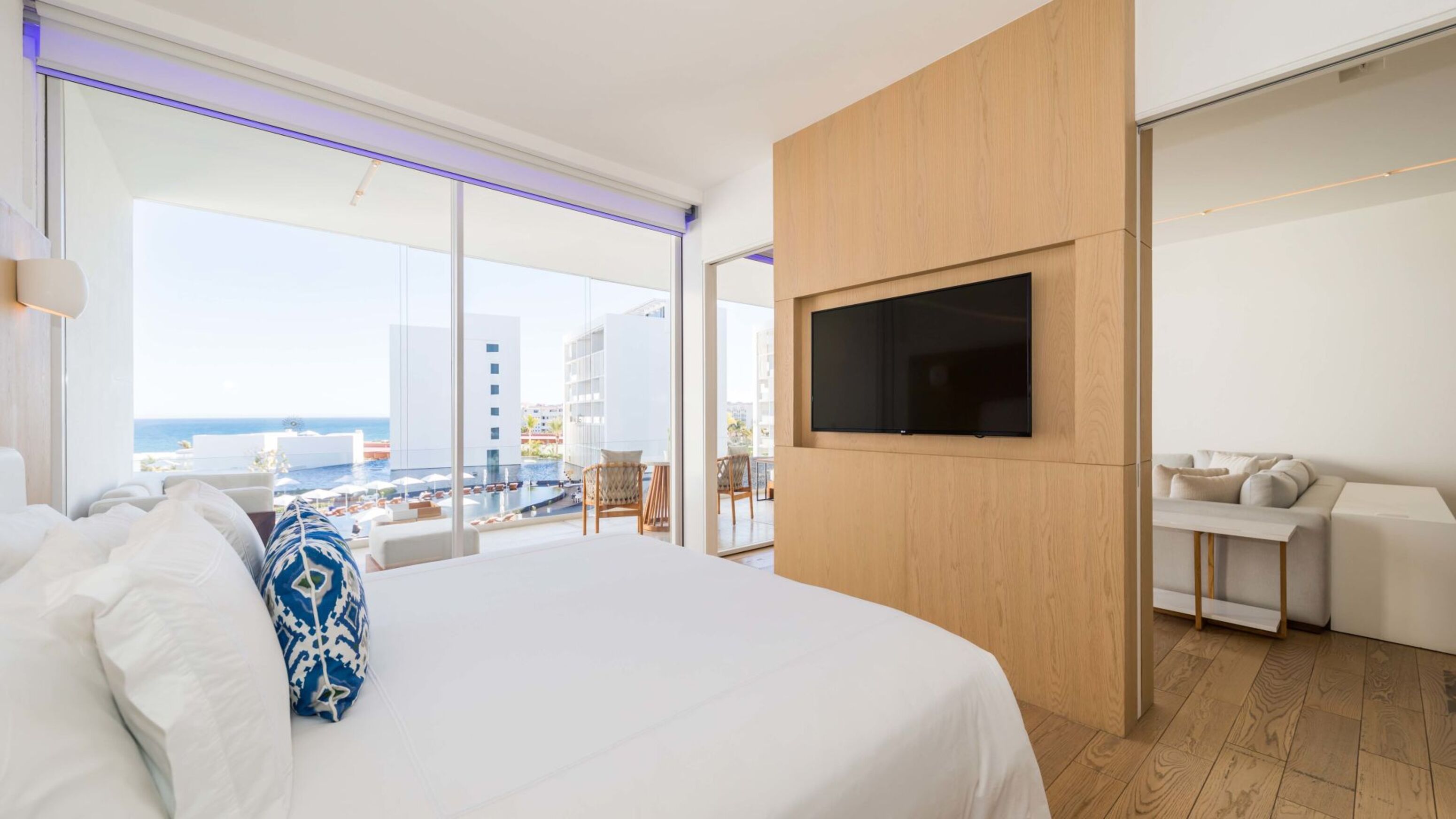 1 Bedroom, Suite, Double Bed, Partial Ocean View