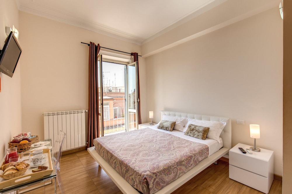 BON TON SUITE 17/49