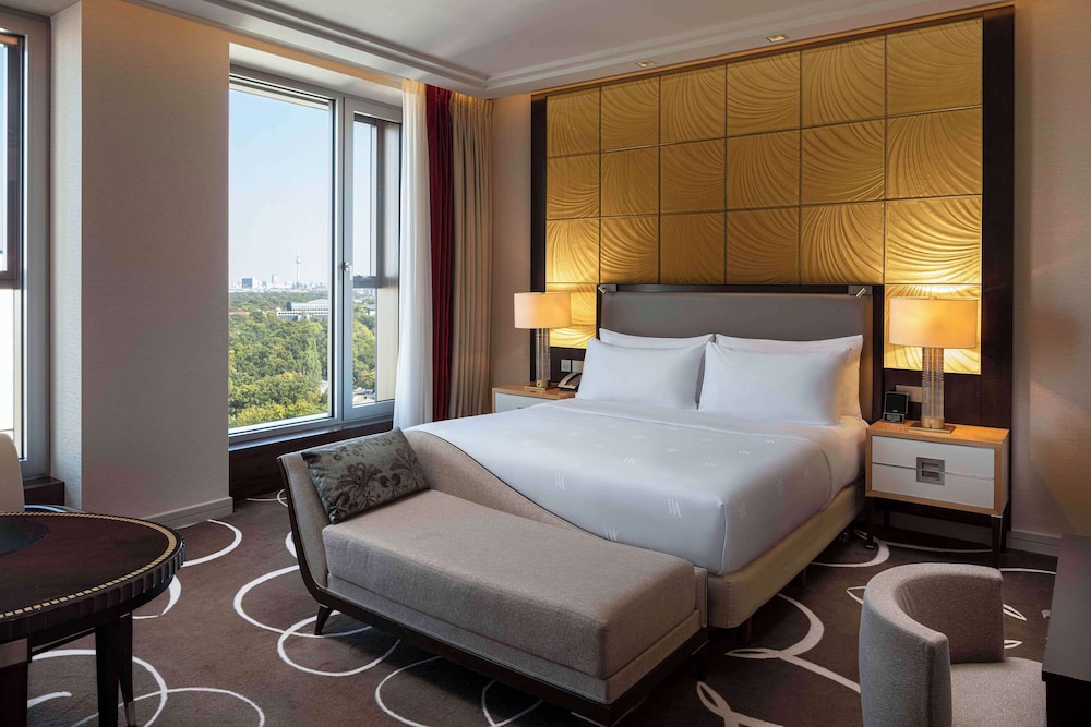Deluxe, King Bed, Church View, City View