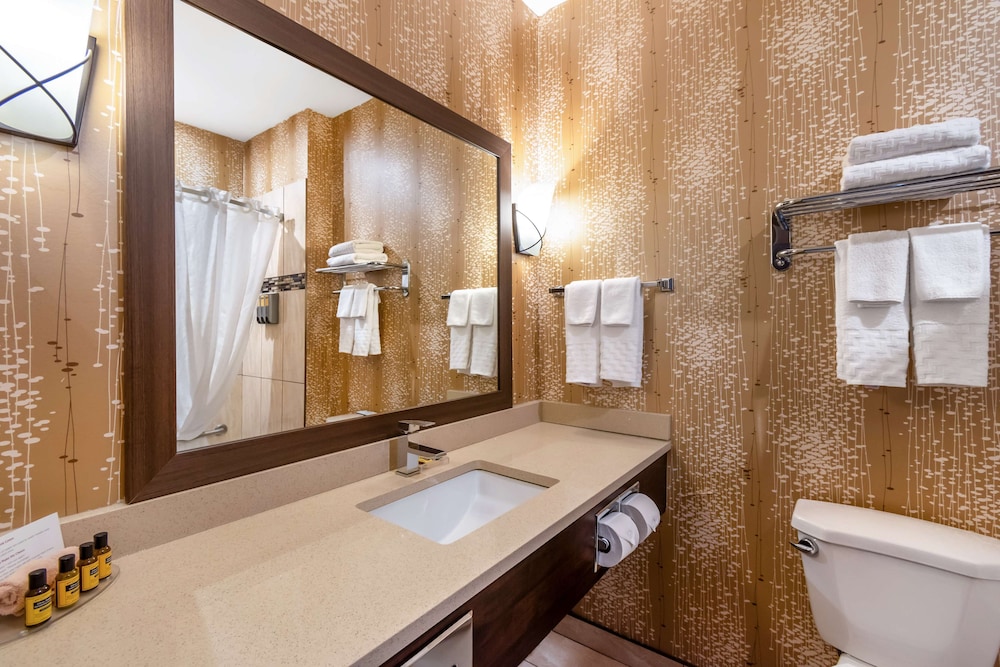 غرفة قياسية بسريرين كوين بمطبخ صغير، Best Western Plus Kindersley Hotel 3/3