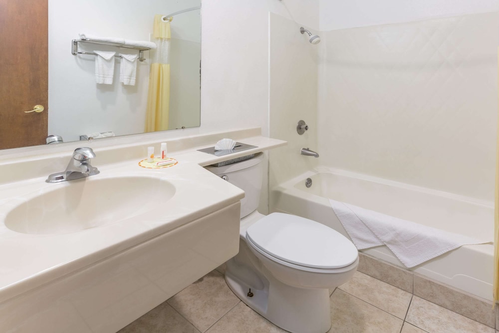 Days Inn By Wyndham Medford 6/22