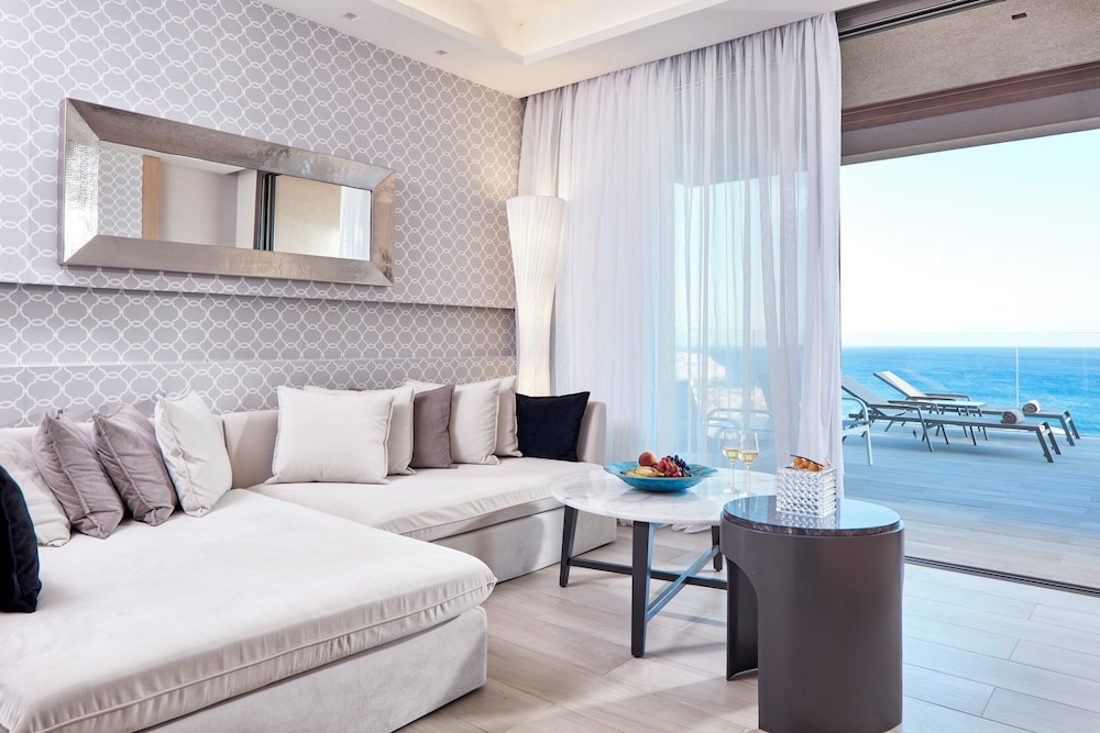 1 Bedroom, Residence, Suite, 1 Queen and 1 Single Bed, Lateral Side Sea View, Private Pool