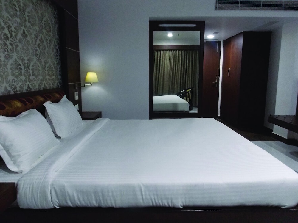 Airport City Hotel 8/35