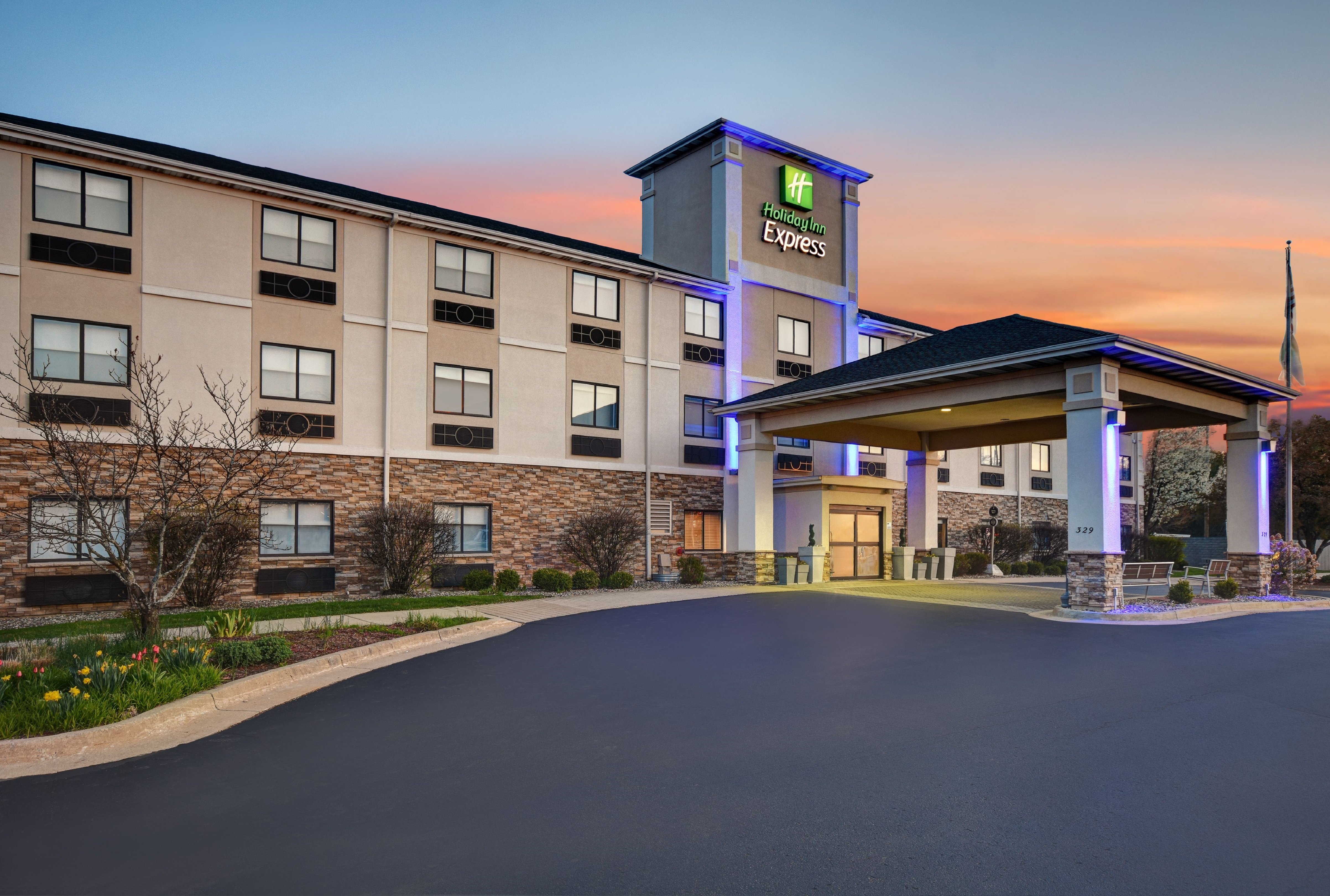 Holiday Inn Express Marshall 4/48