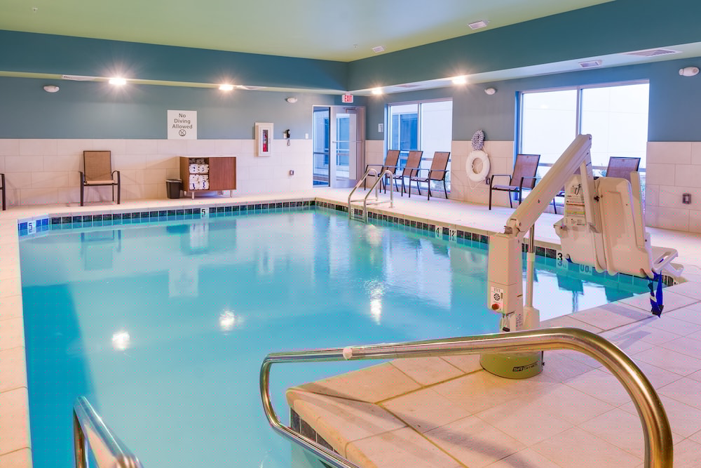 Holiday Inn Express Suites Russellville 3/59