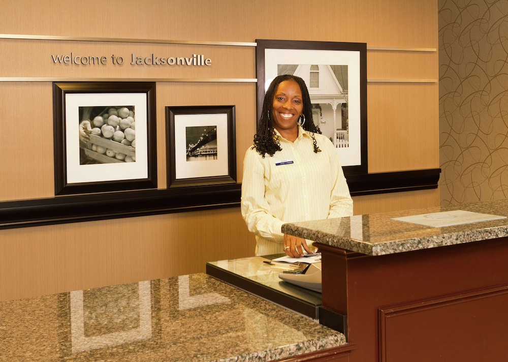 Hampton Inn And Suites Jacksonville Airport 8/42