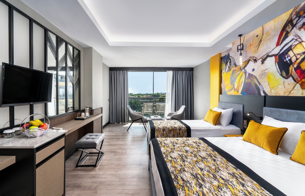 Arnor Deluxe Hotel And Spa 10/71