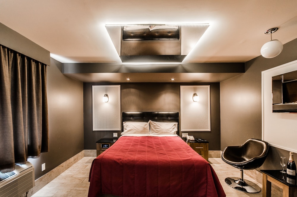 Olux Hotel Motel Suites 48/71