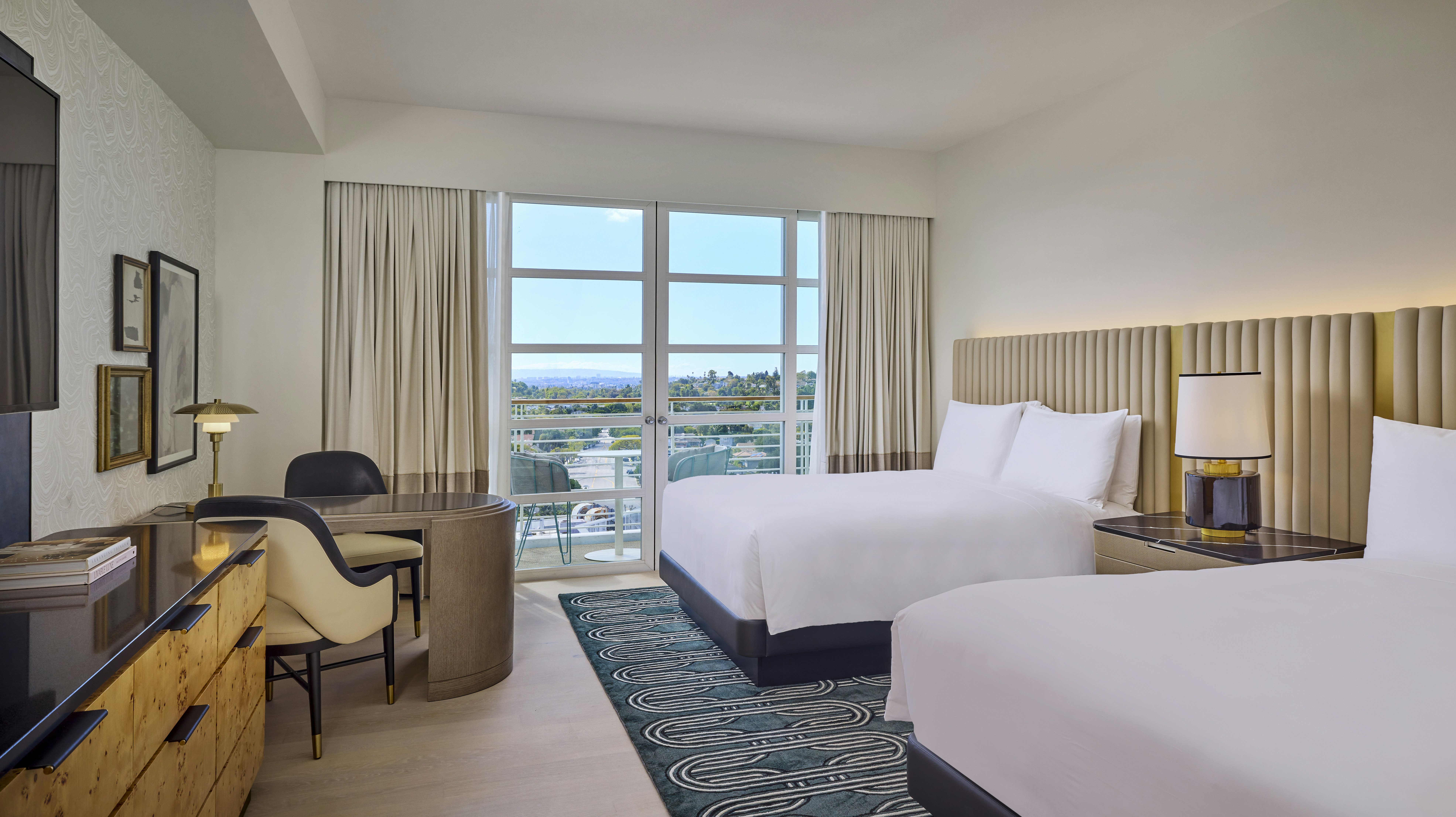 PREMIER, 2 QUEEN BEDS, CITY VIEW