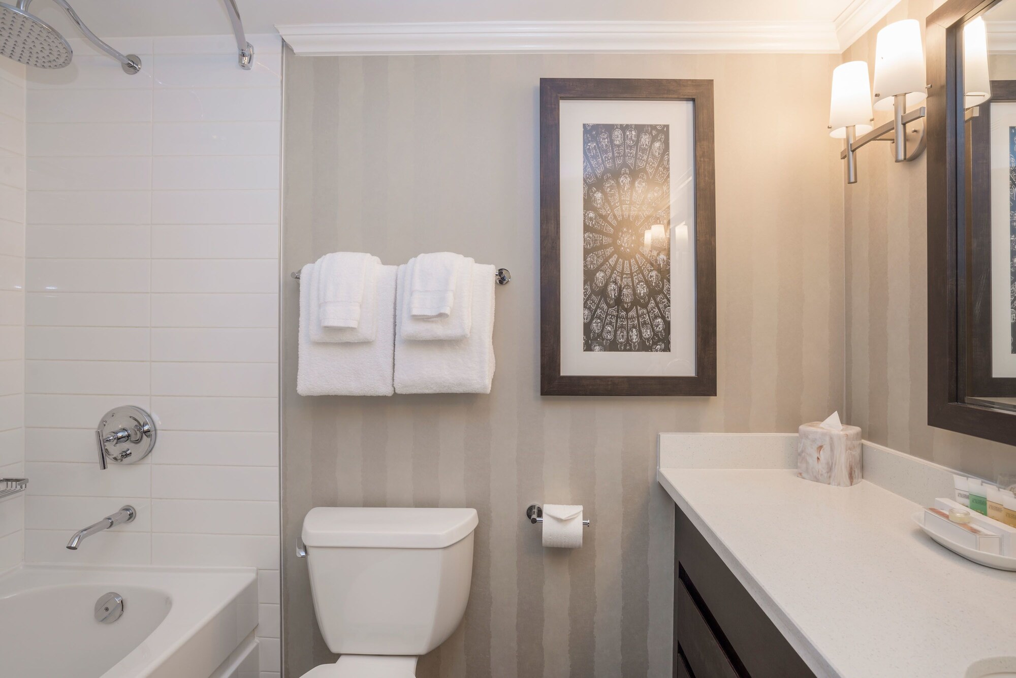 جناح ديلوكس بسرير كينج بغرفة نوم واحدة مع أريكة، La Grande Residence at the Sutton Place Hotel 3/4