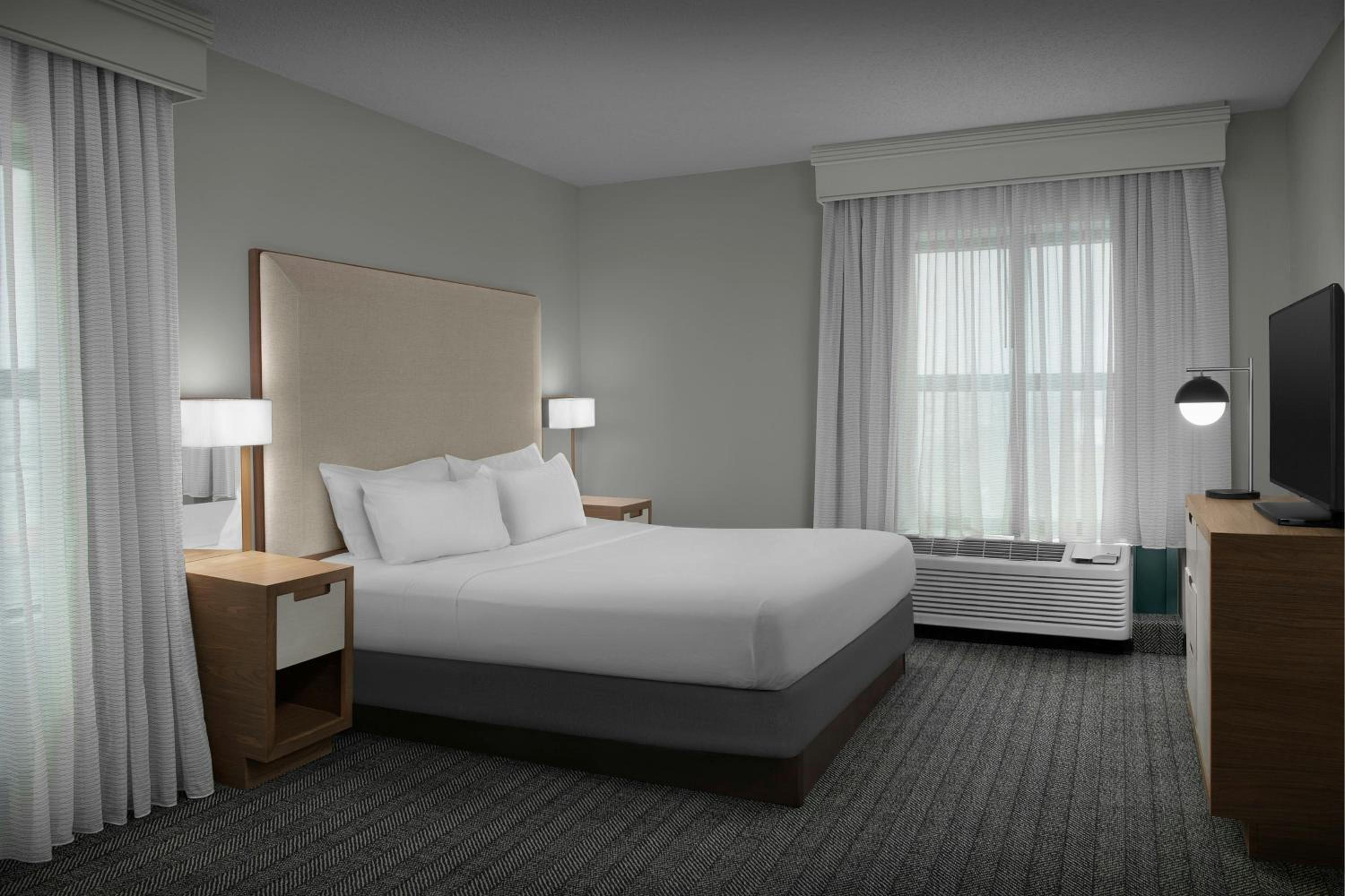 1 Bedroom, Suite, King Bed, Ocean Front, Sofa, Balcony, Corner