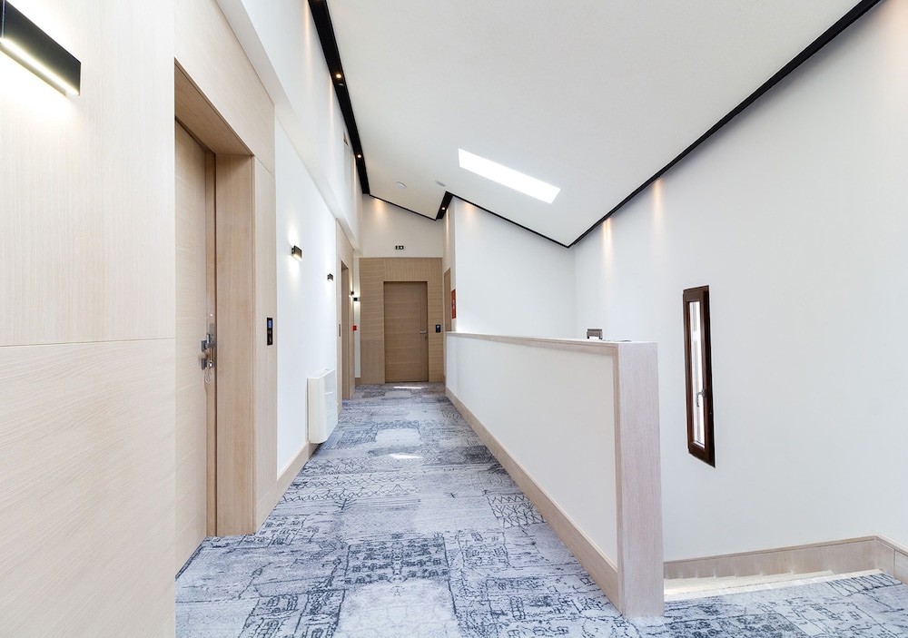 Hotel Boss 12/50