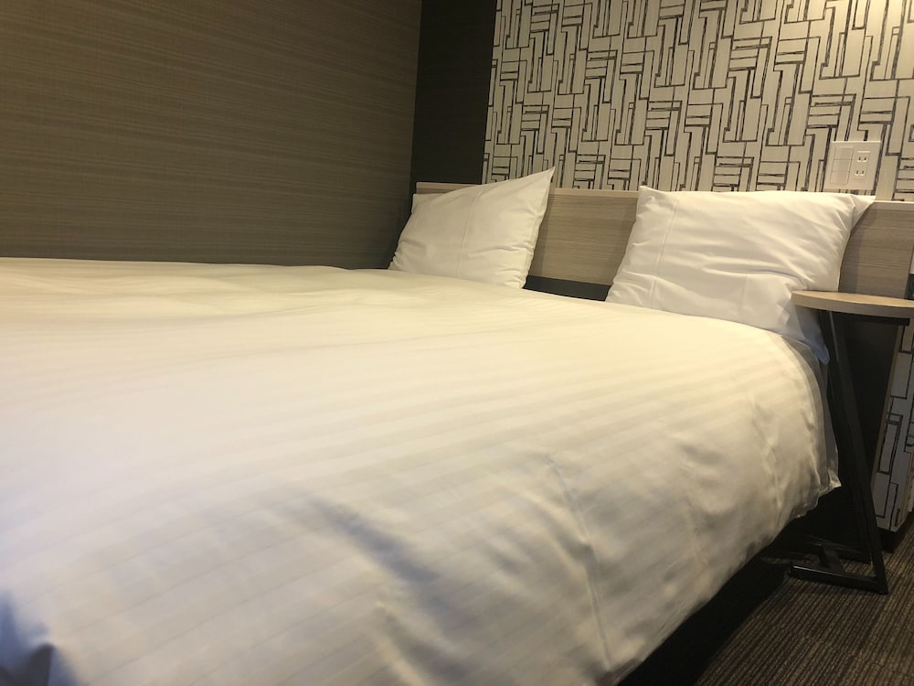 ROOM, SINGLE, SMOKING