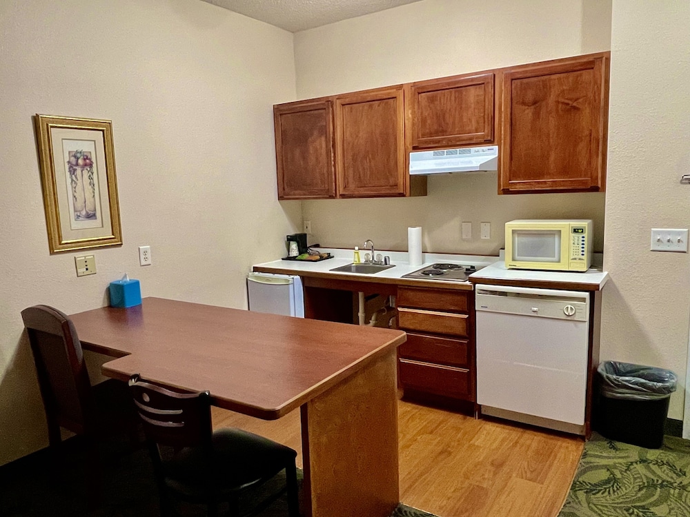 MainStay Suites Madison Airport 46/52
