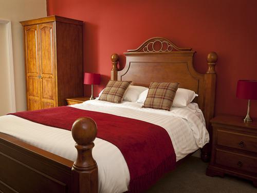 Executive, King Bed, Street View
