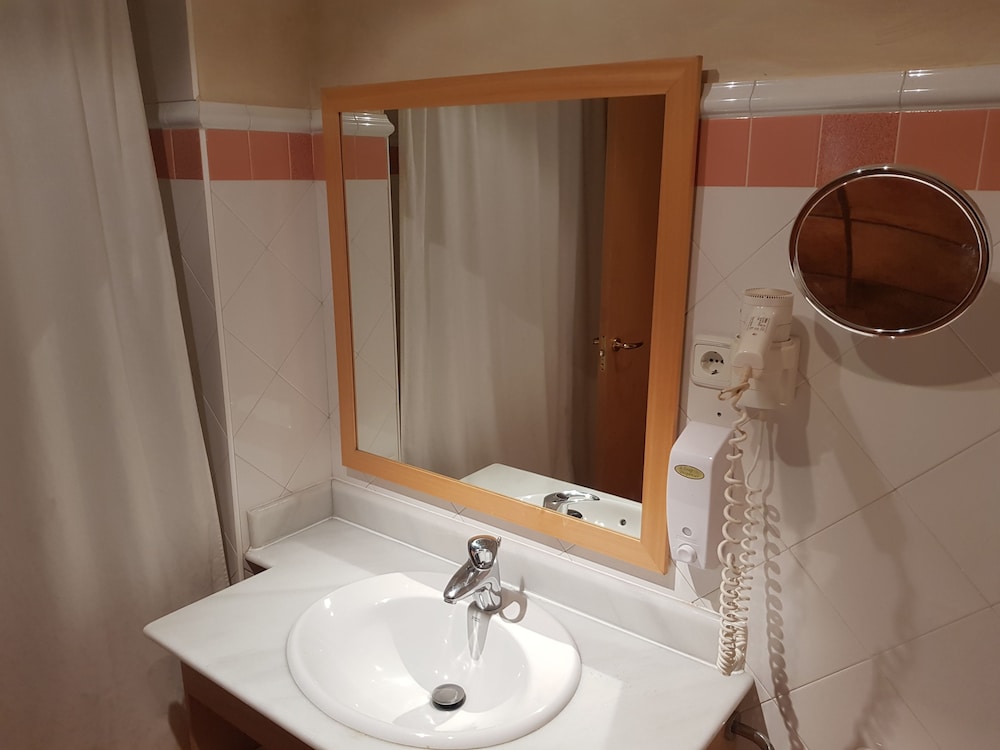 Hotel Spa Puerta Vadinia 43/46