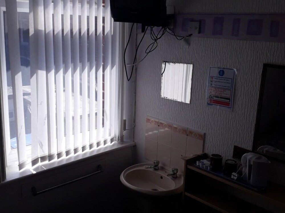 ROOM, DOUBLE BED, SHARED BATHROOM