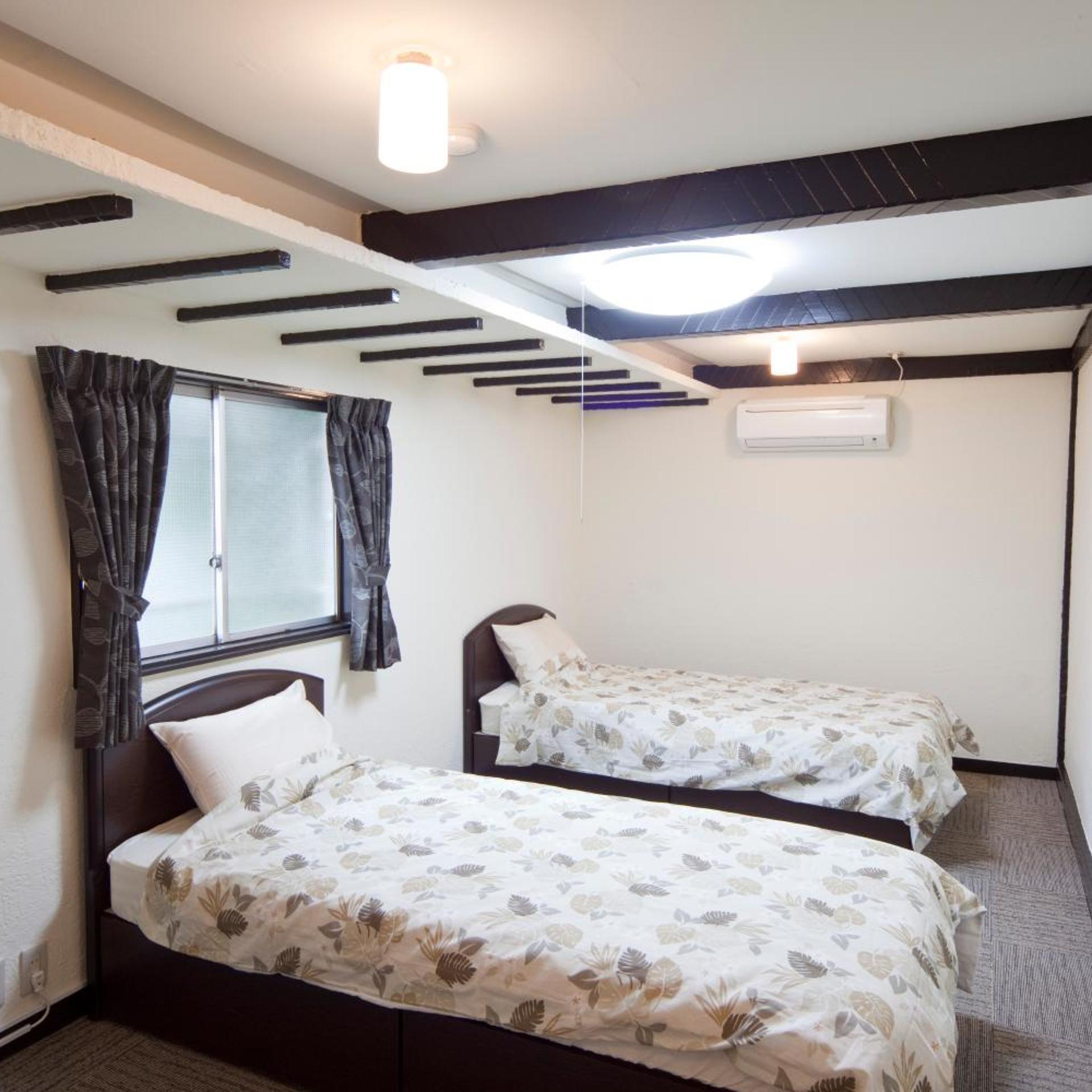 ROOM, TWIN BEDS, MAIN BUILDING