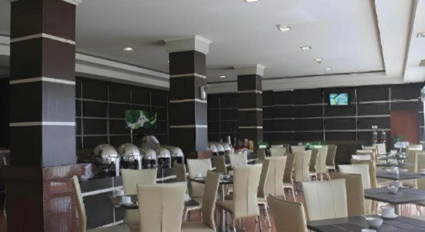 Zahra Syariah Hotel Kendari 45/59