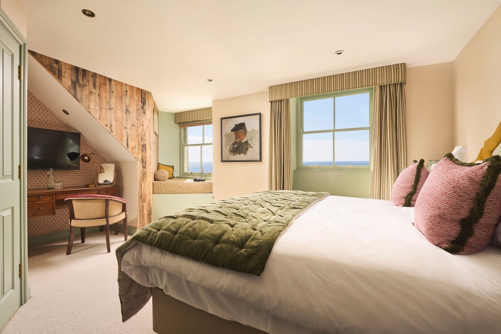 Pier House 10/50