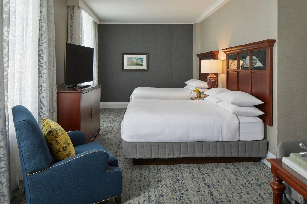 Suite, 2 Queen Beds, Sofa, Historic Wing