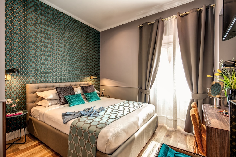 DELUXE, DOUBLE BED