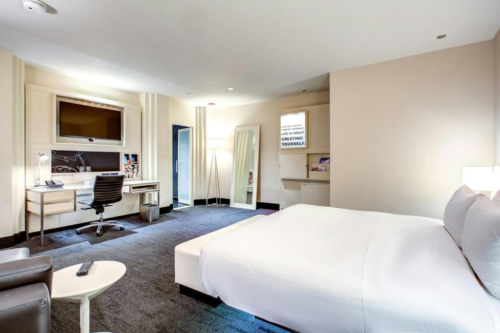 1 Bedroom, Vice President, Suite, King Bed