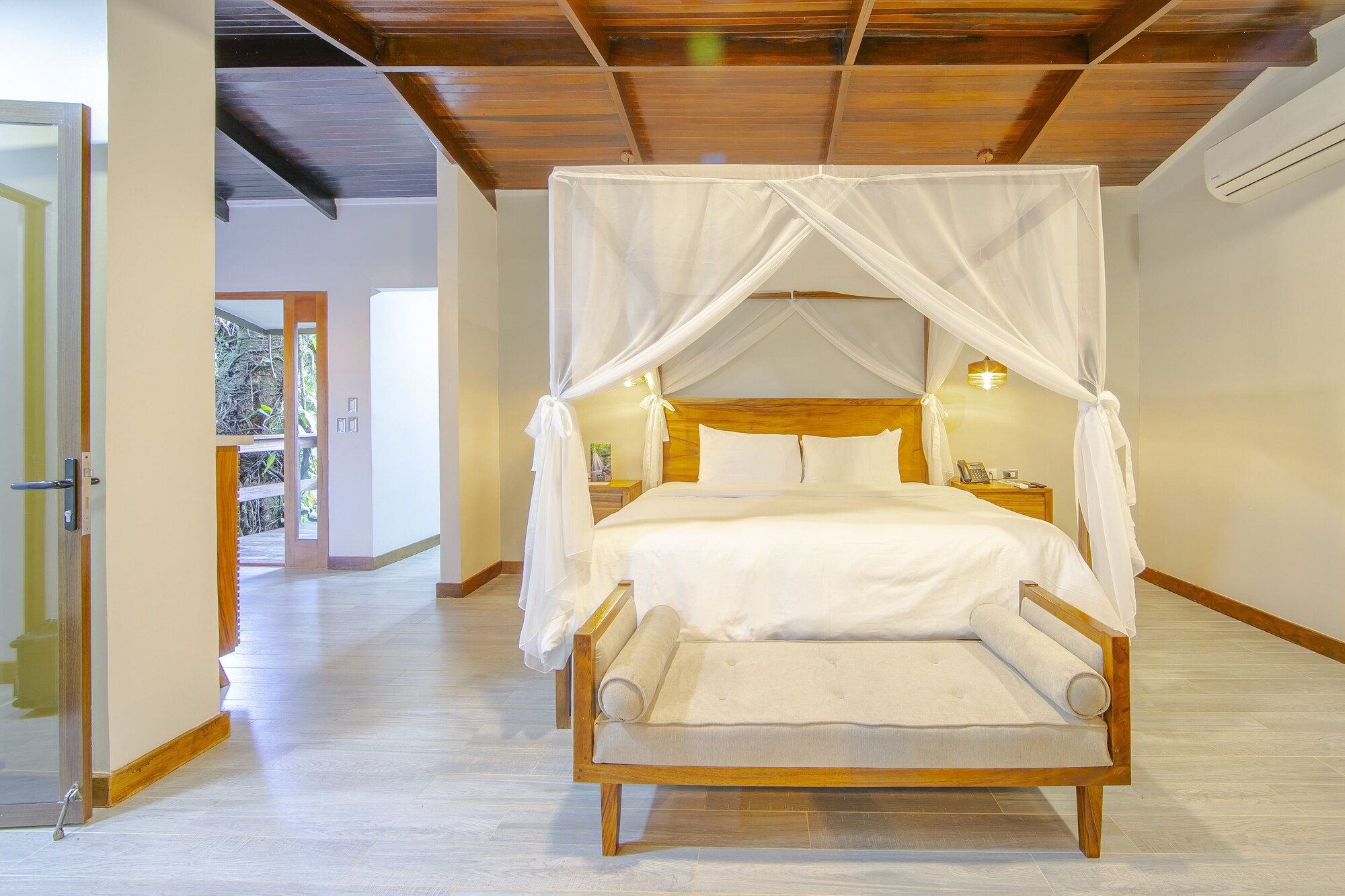Master, Bungalow, King Bed