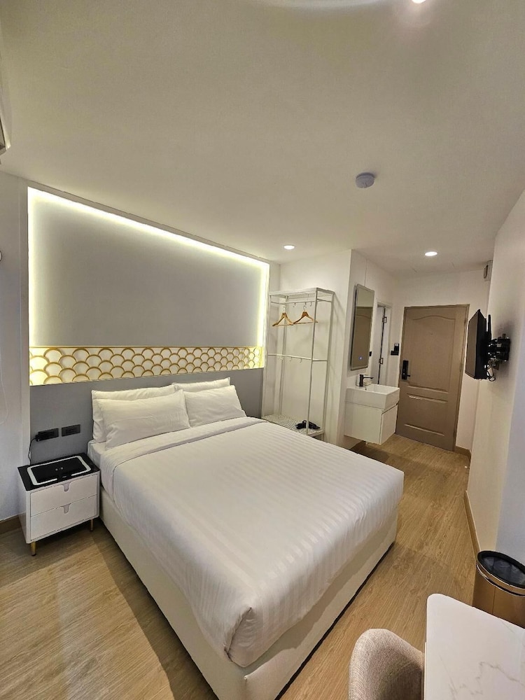 STANDARD, DOUBLE BED, NO WINDOW