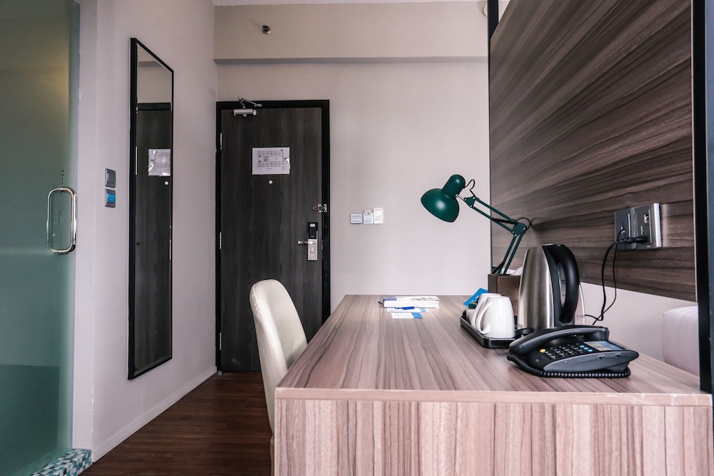 Days Hotel and Suites by Wyndham Fraser Business Park KL 27/40