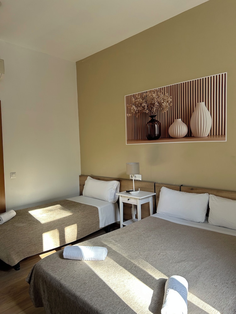 Hostal Delfos 21/49