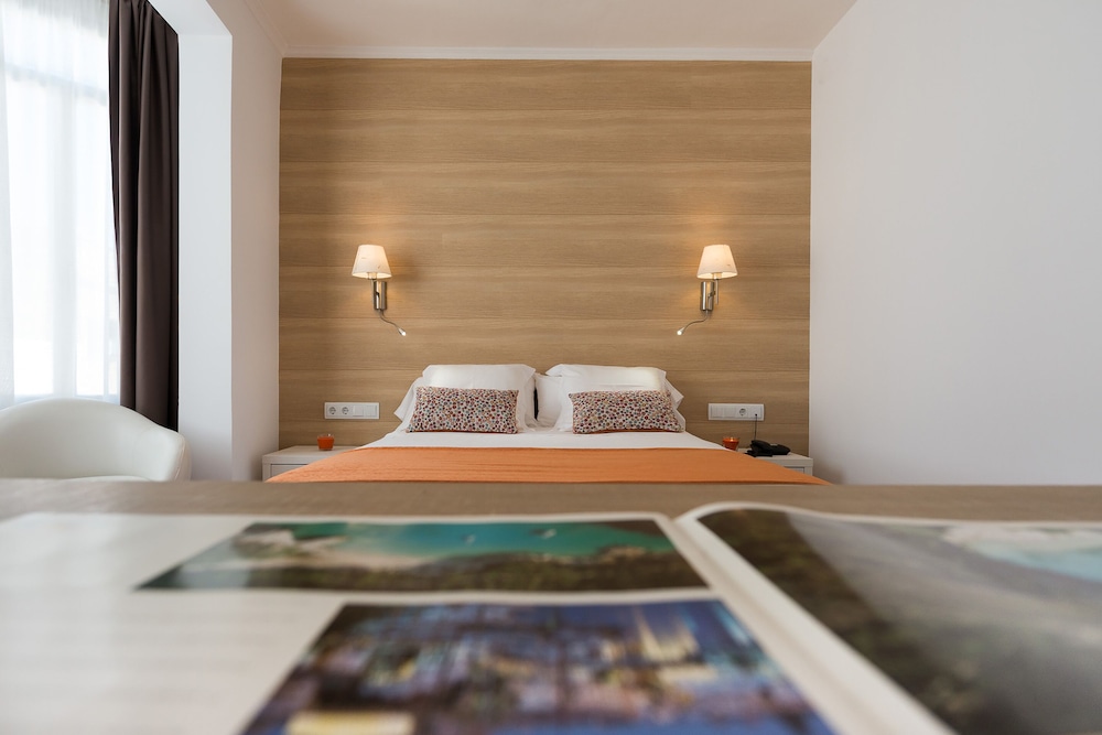 Hostal Menurka 30/50