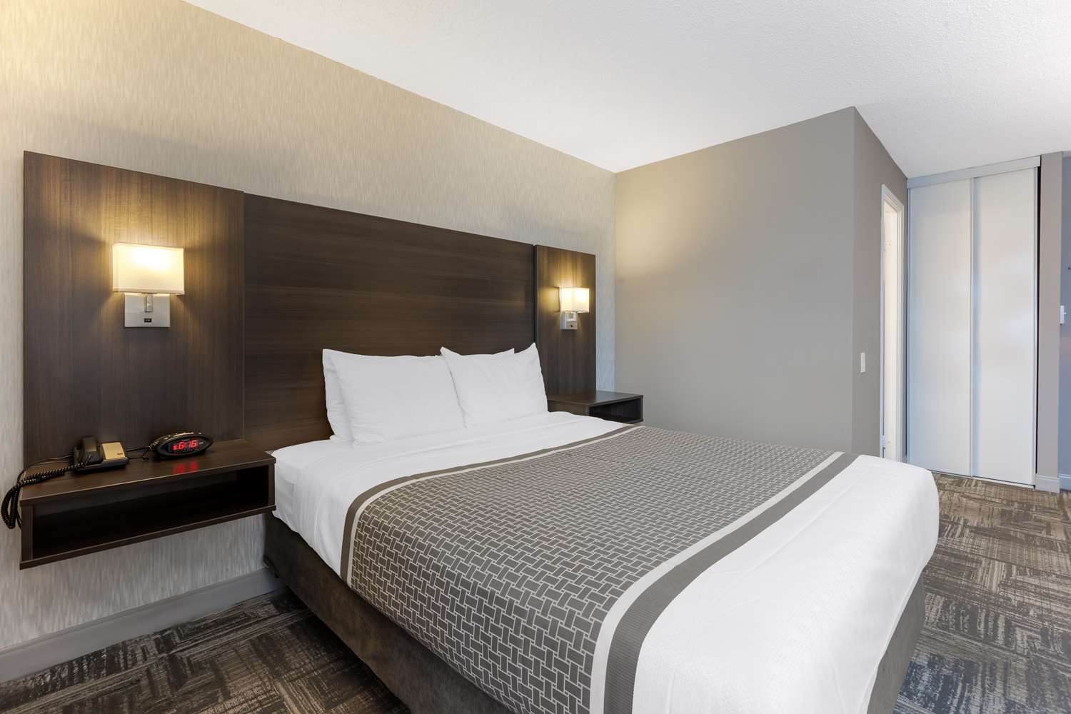 Tower, Queen Bed، Best Western Milton 2/4