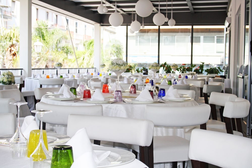restaurant cafeteria