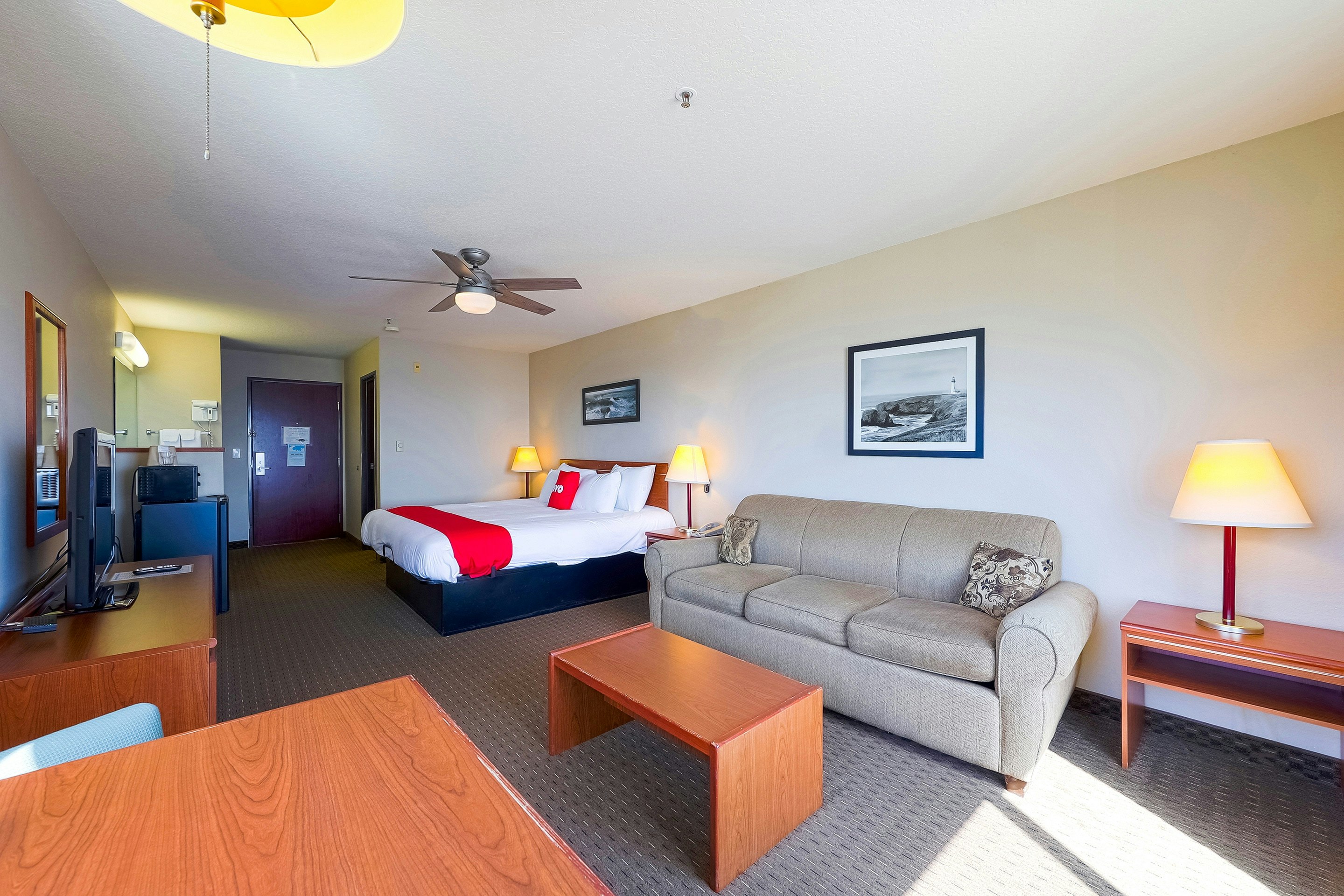 Siletz Bay Beachfront Hotel by OYO Lincoln City 45/71