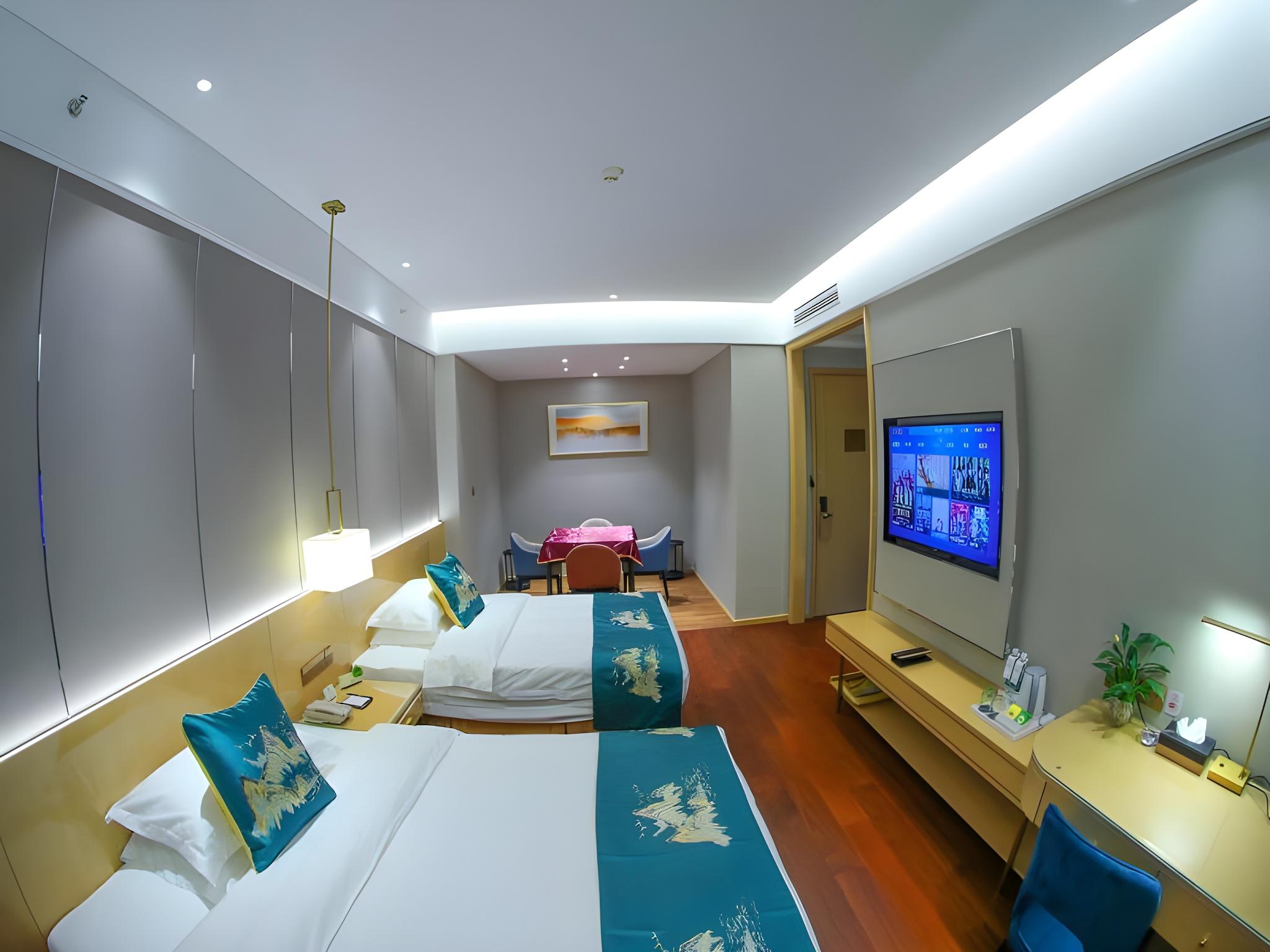 Feature, 1 Queen and 1 Single Bed