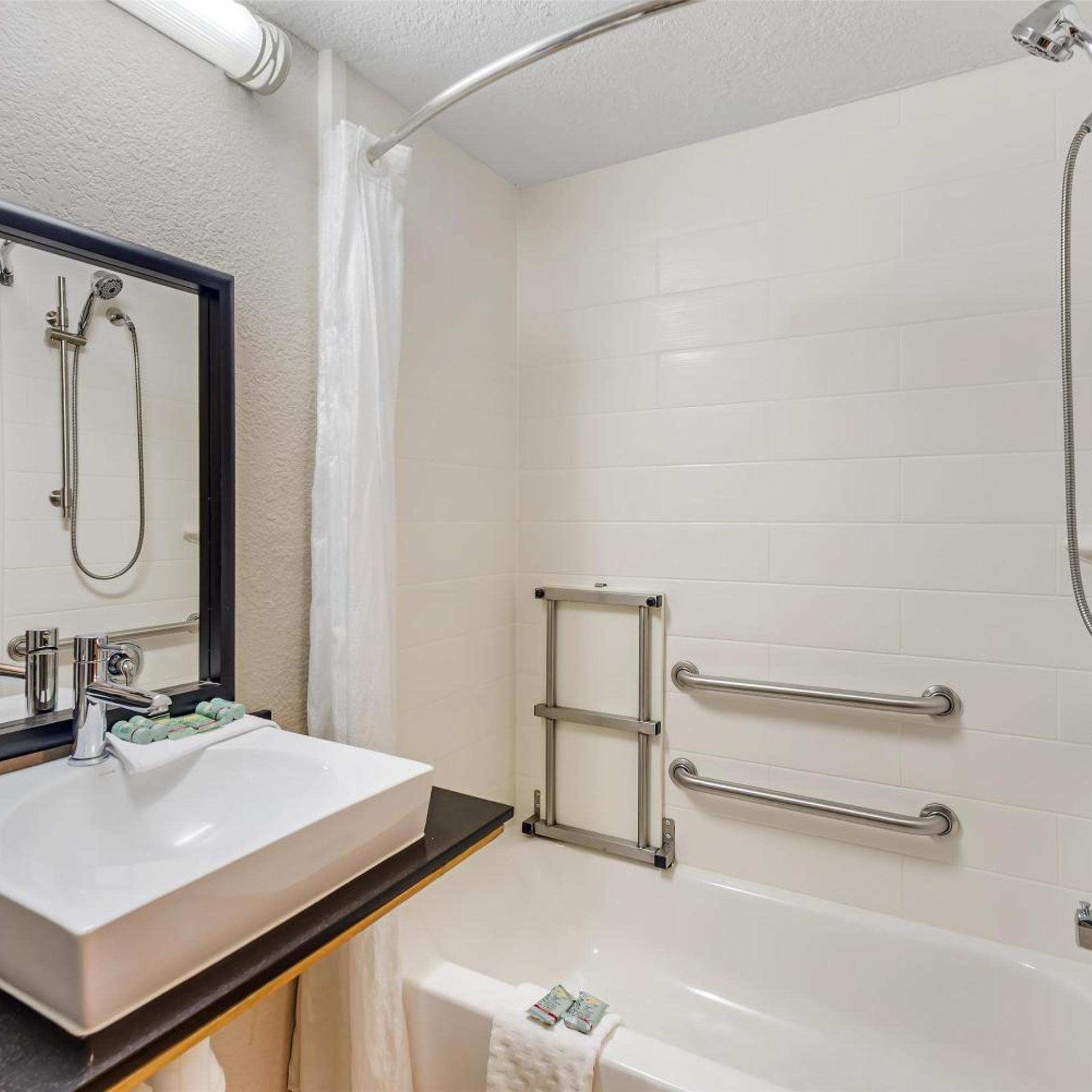 جناح بسريرين كوين لذوي الإعاقة، Best Western Alamo Suites 4/4
