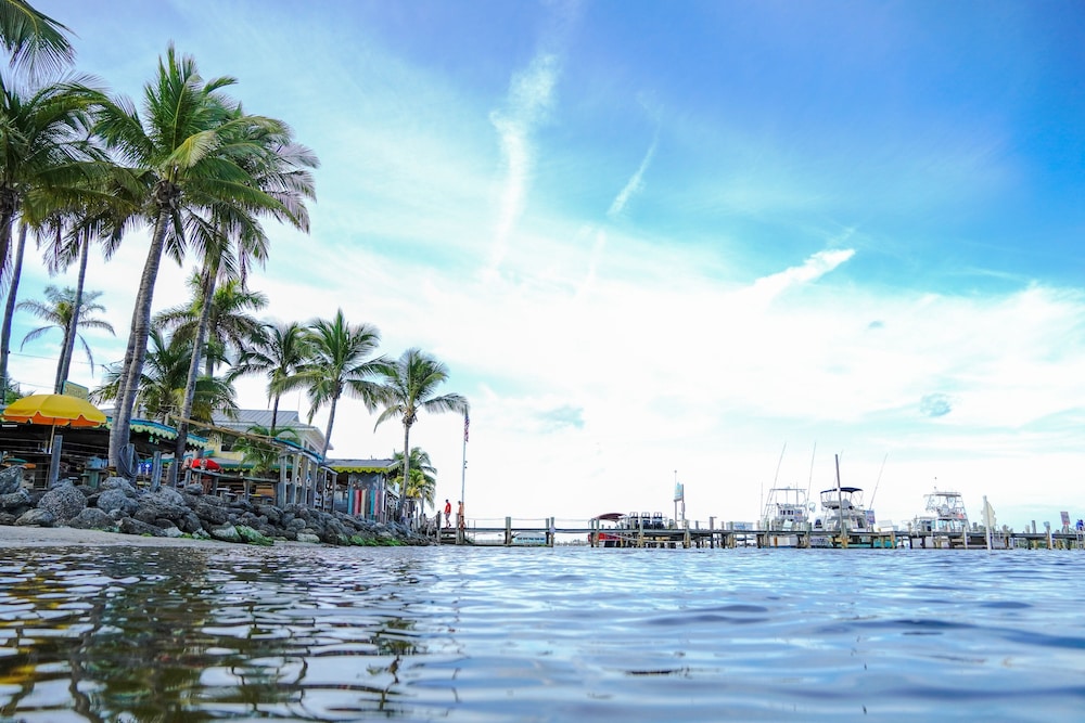 Capt Hiram S Resort 55/59
