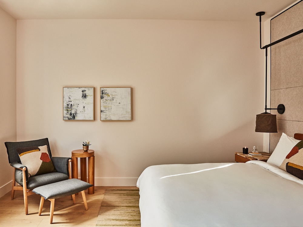 Estate, Suite, 2 King Beds 2/5