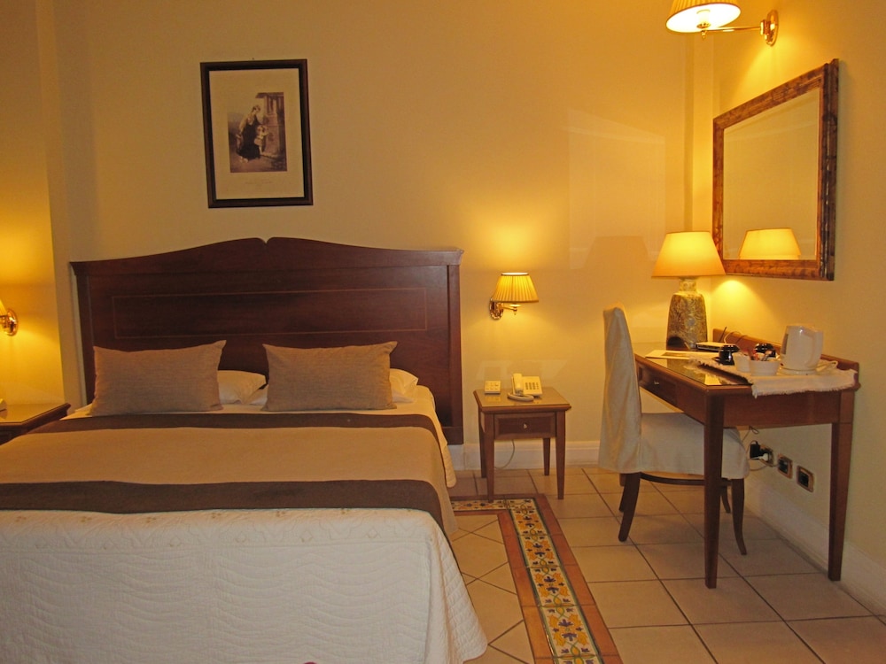 Akropolis Hotel 23/63